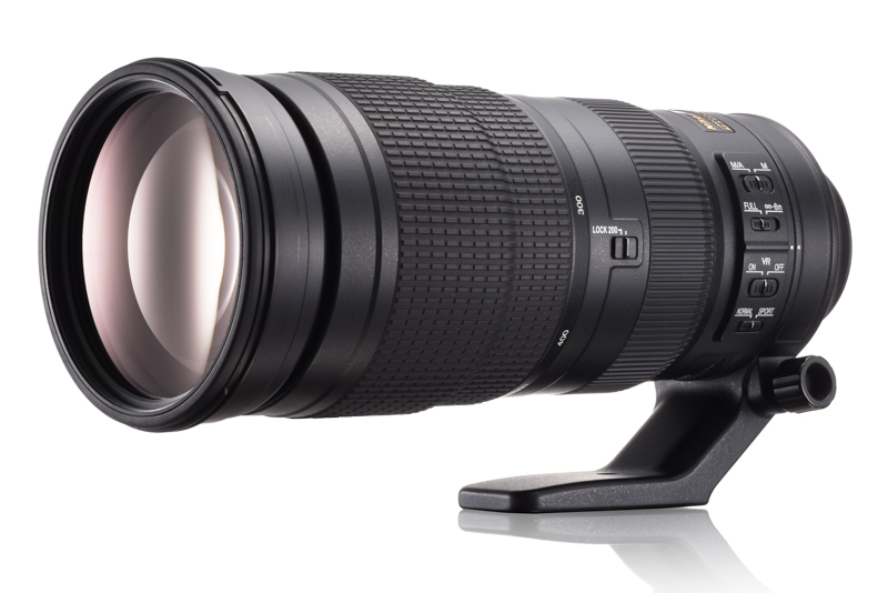 F5.6固定にすることで焦点域の自由度を高めたAF-S NIKKOR 200-500mm f/5.6E ED VR。鉄道だけでなく、航空機など動体撮影の各分野で好評を博している。