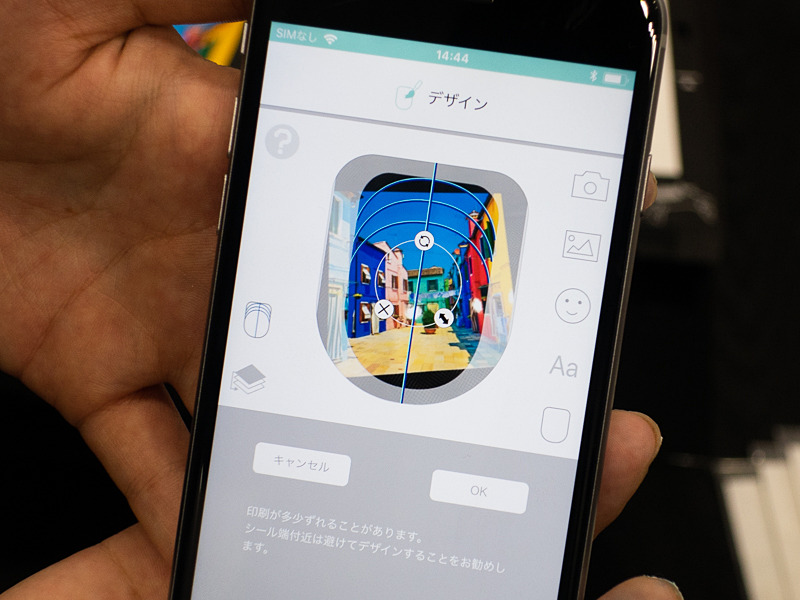 写真を読み込んだところ。拡大縮小のほか、スタンプや文字を置ける。