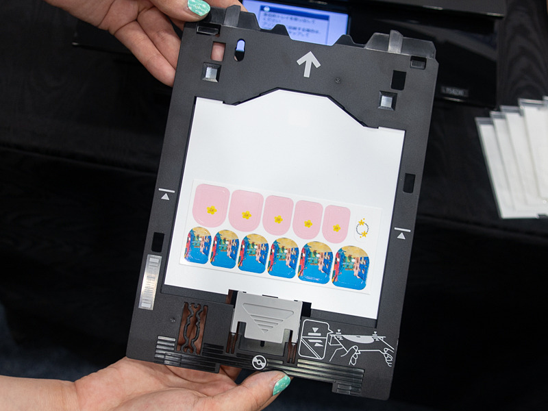 プリントした完成品。爪に貼ってからクリアを塗ると耐久性が増すという。
