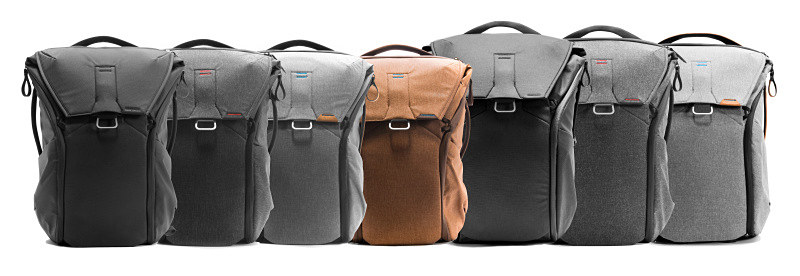 左側4色がエブリデイバックパック20L、右側の3色がエブリデイバックパック30L。