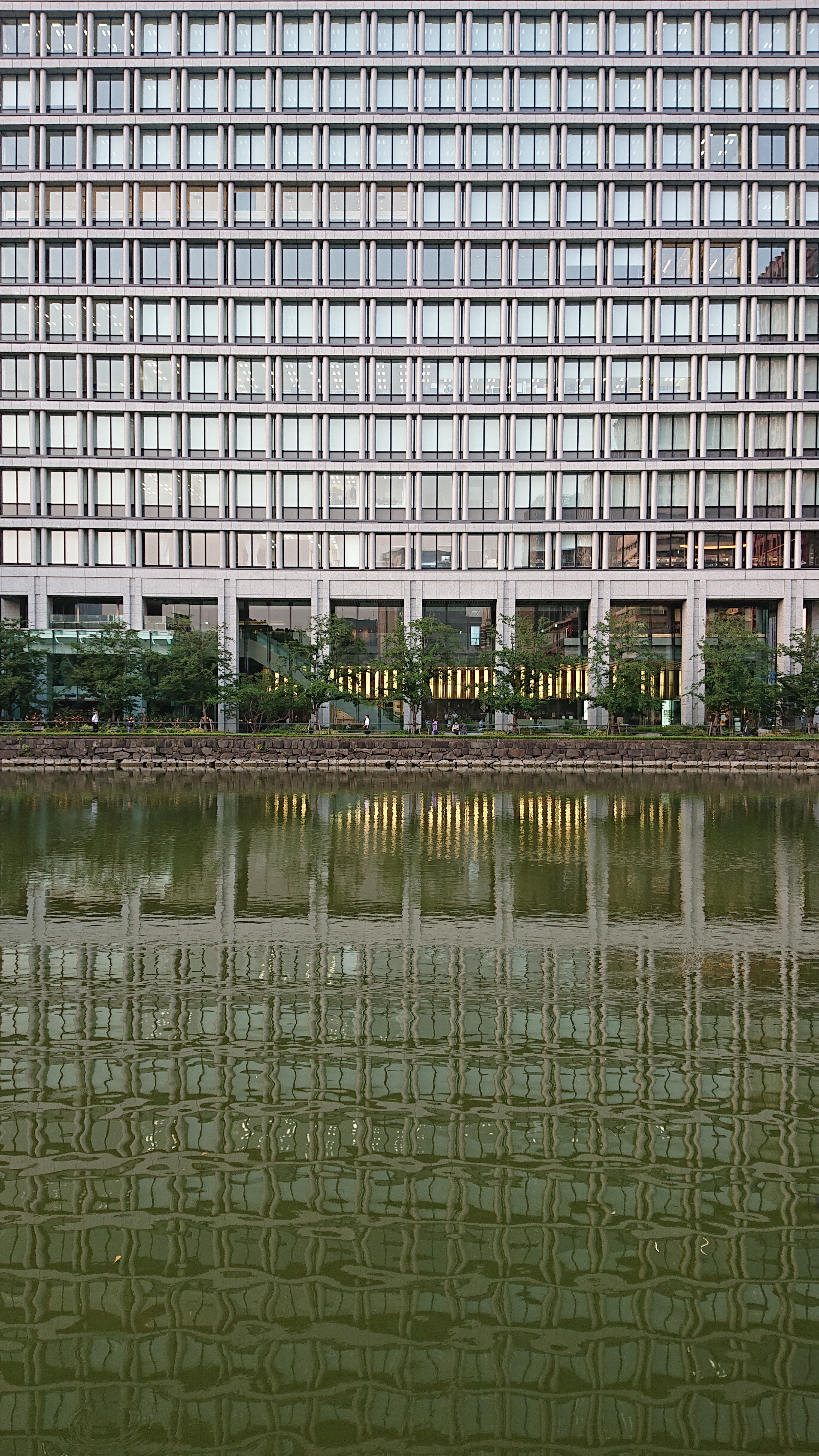 Xperia XZ2 Premium / F1.8 / 1/100秒 / ISO64