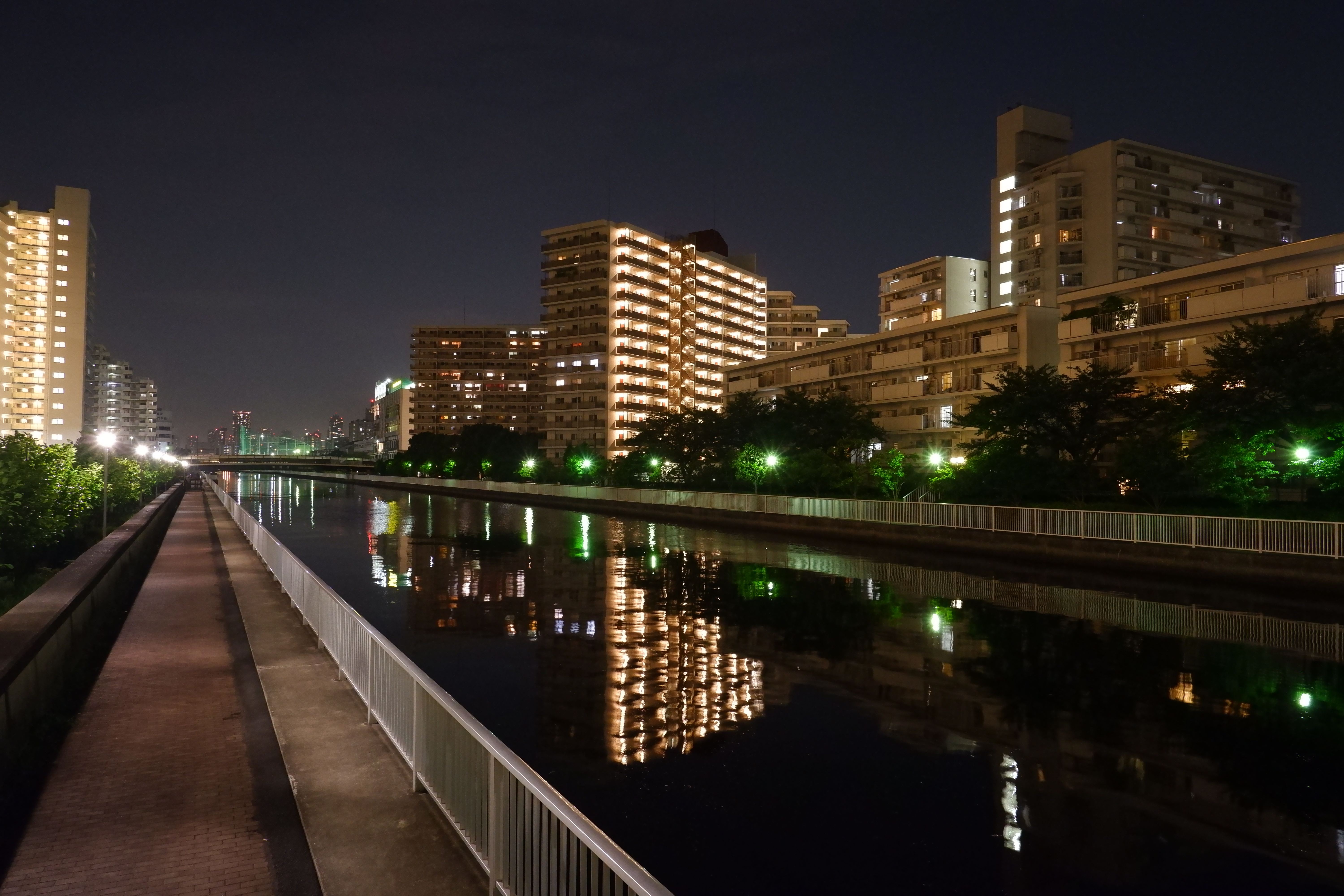 X-T100 / XC15-45mmF3.5-5.6 OIS PZ / 15mm（35mm判換算23mm相当） / 絞り優先AE（1/4秒・F5.6・-1.0EV） / ISO 3200