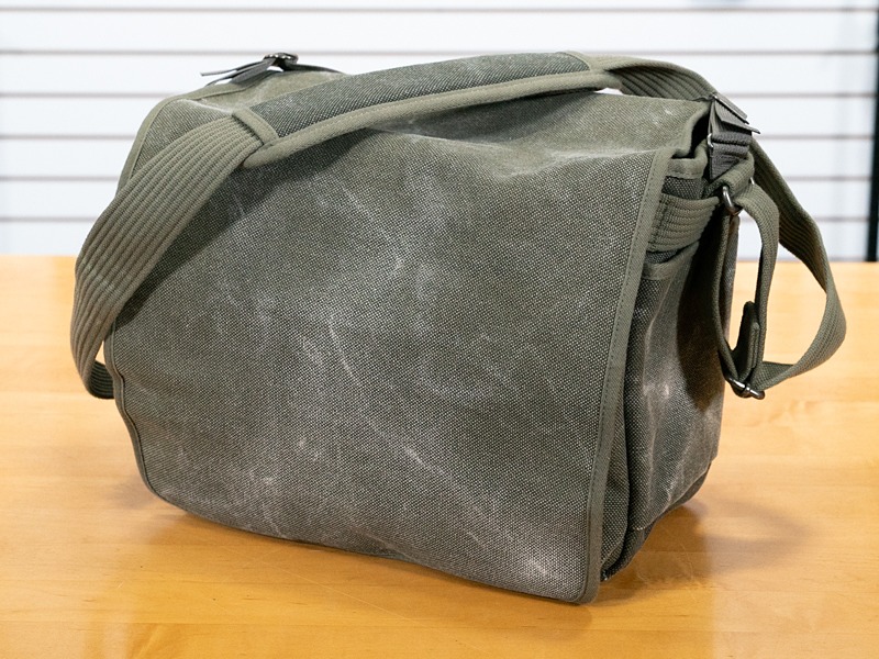 それまでのシンクタンクのイメージになかったナチュラルデザインに驚いた「レトロスペクティブ」シリーズ。今ではミラーレスカメラ用の小型モデルまで幅広く揃っている。