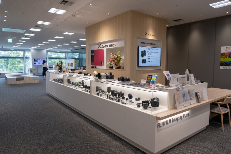 FUJIFILM Imaging Plazaは、ショールーム、セミナールーム、スタジオ、フォトギャラリーを備えたGFX/Xシリーズのブランド発信基地という位置付け。