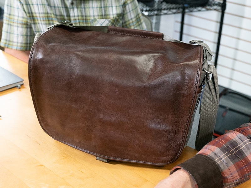 初代レトロスペクティブには、フラップにレザーを採用した限定モデルもあった。