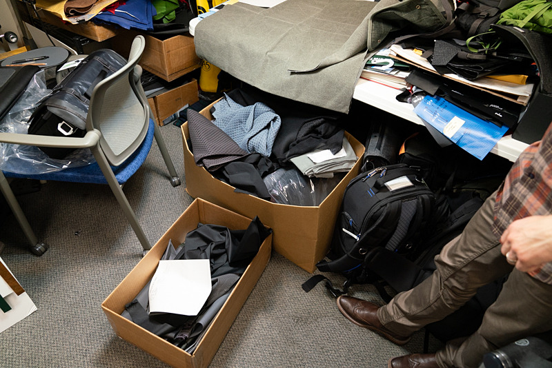 素材に囲まれる仕事場。