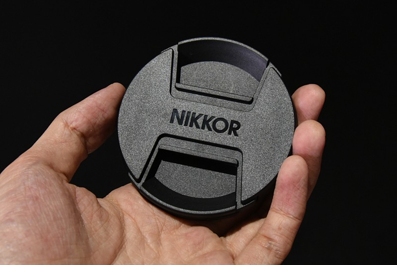 レンズキャップ。NIKKORの文字が入る。