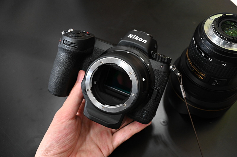 マウントアダプターFTZを装着したところ。