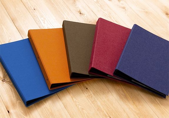 アルバムは5色から選べる。