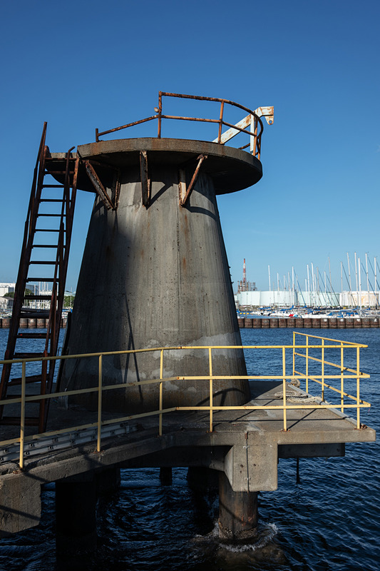 この日は自転車で海沿いに移動したが、ライカCLを含め小型軽量なので軽快にライドできた。自転車乗りにもお勧めだ。ライカCL / ISO100 / F8 / 1/250秒 / WB:オート