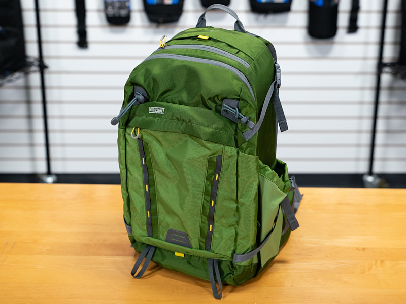 マインドシフトギアの代表的バックパック「バックライト」。シンクタンクにはないカラーリングが新鮮だ。