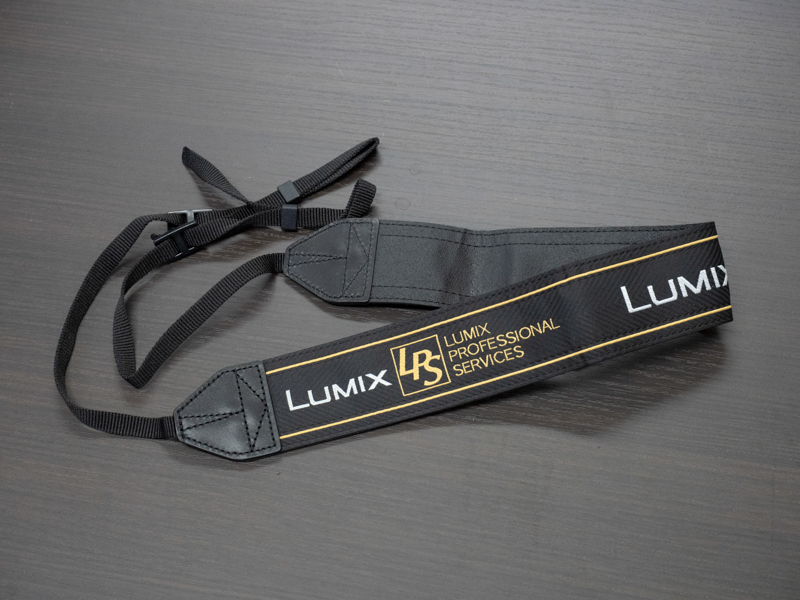 会員証とともに支給されるプロストラップ。LPSのロゴが誇らしい。