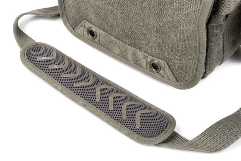 ショルダーパッドには滑り止めも（Retrospective 5 V2.0）