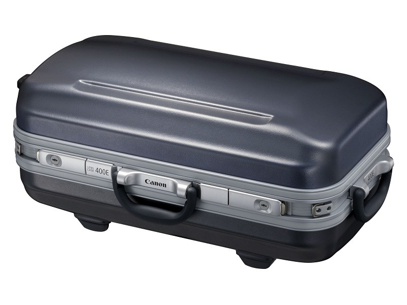 ハードケースは別売扱いになった。