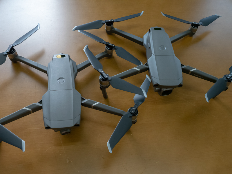 DJI Mavic 2 Zoom（左）とMavic 2 Pro（右）
