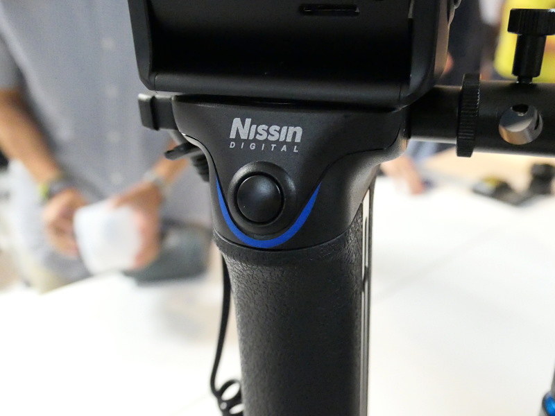 リモートシャッターレリーズのボタン。半押しもできる。