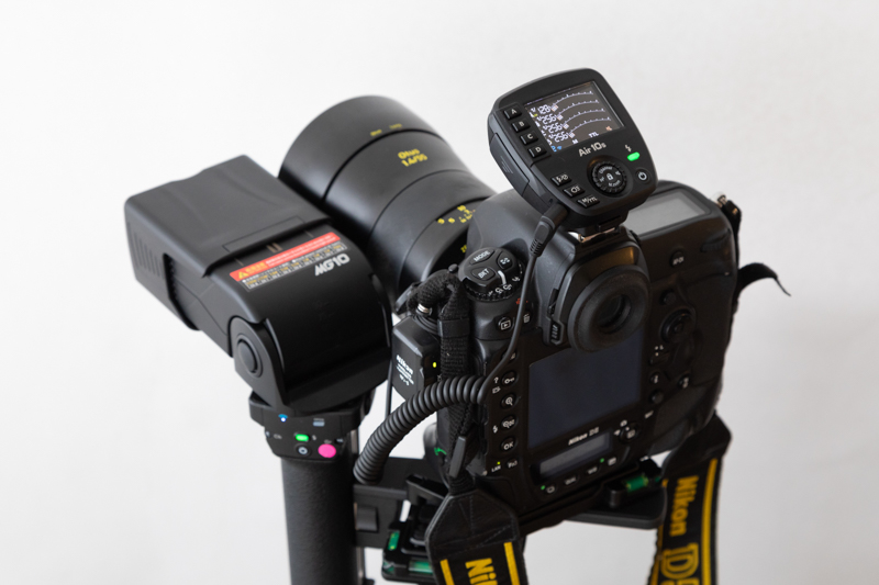 カメラとAir10sをレリーズケーブルで有線接続した状態。