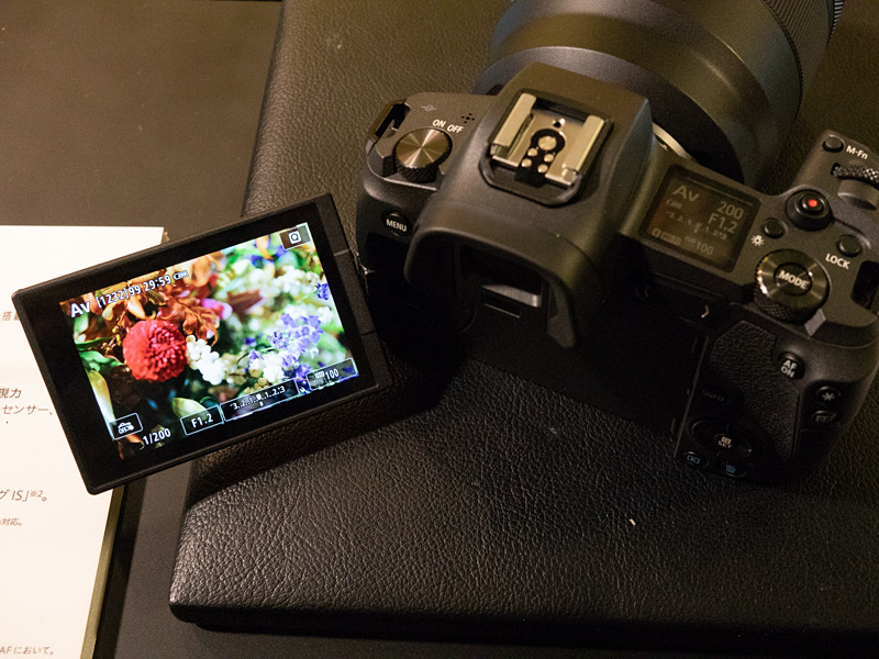 バリアングル液晶モニター