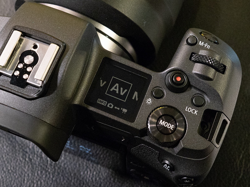 MODEボタンを押すと、サブ電子ダイヤルがモードダイヤルとして機能する。