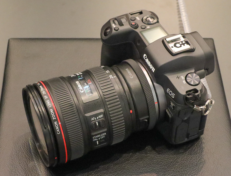 コントロールリング マウントアダプターを介してEF 24-70mm F4 L IS USMを装着したところ。