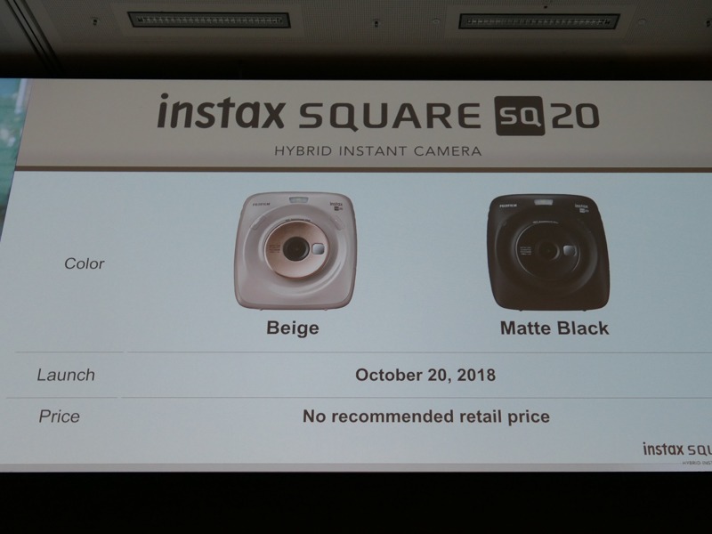 ドイツのフォトキナ会場では、10月20日発売と予告された。日本での発売に関する情報はまだない。