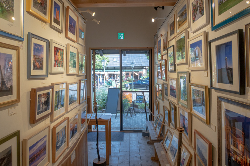 吉村作品が並ぶ清里フォトギャラリー。