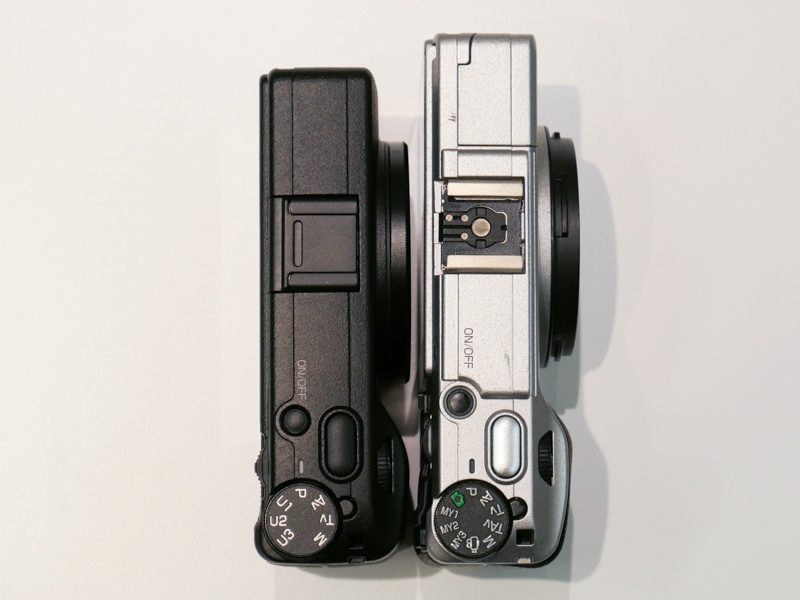 ストロボを省略。ホットシューが黒く塗られ、シューカバーも従来と異なる。