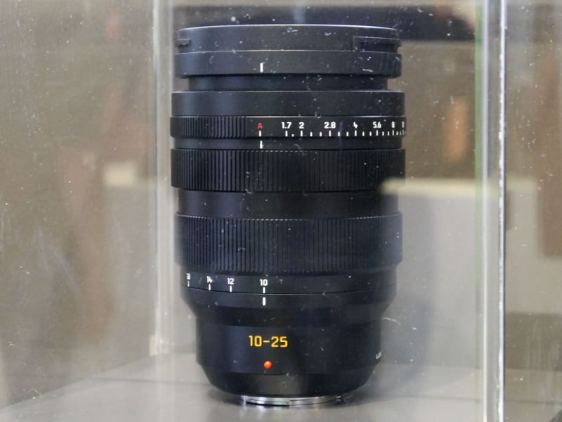 LEICA DG VARIO-SUMMILUX 10-25mm F1.7のモックアップ。