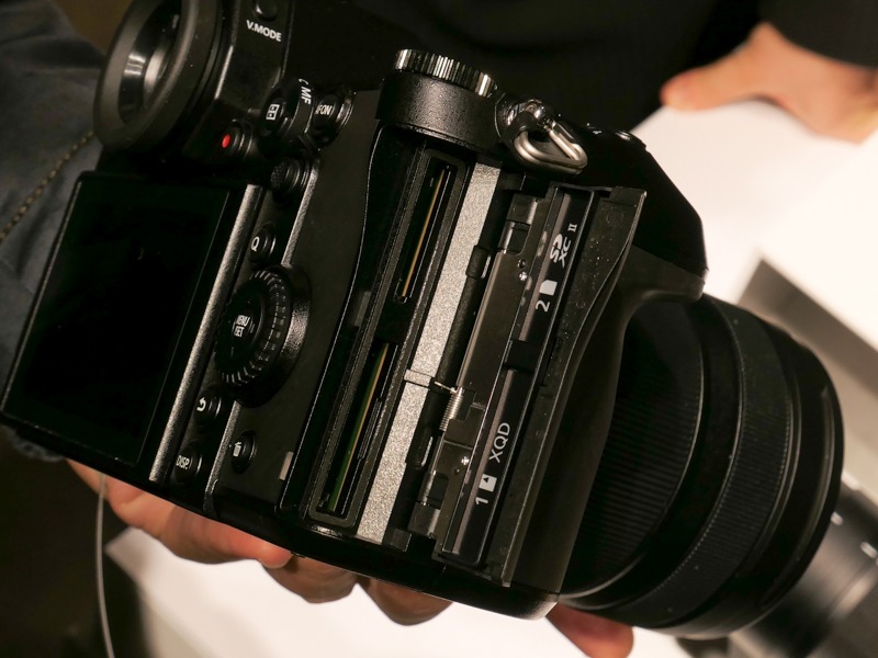 デュアルスロット。