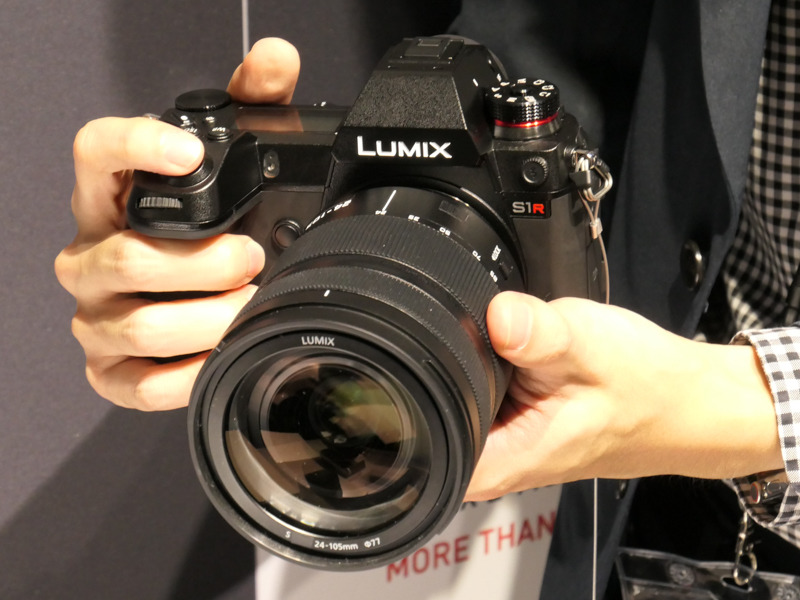 手に持ったところ。