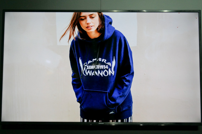 着こなしの提案。この日本的モチーフが欧州ではヒップなのかもしれない。