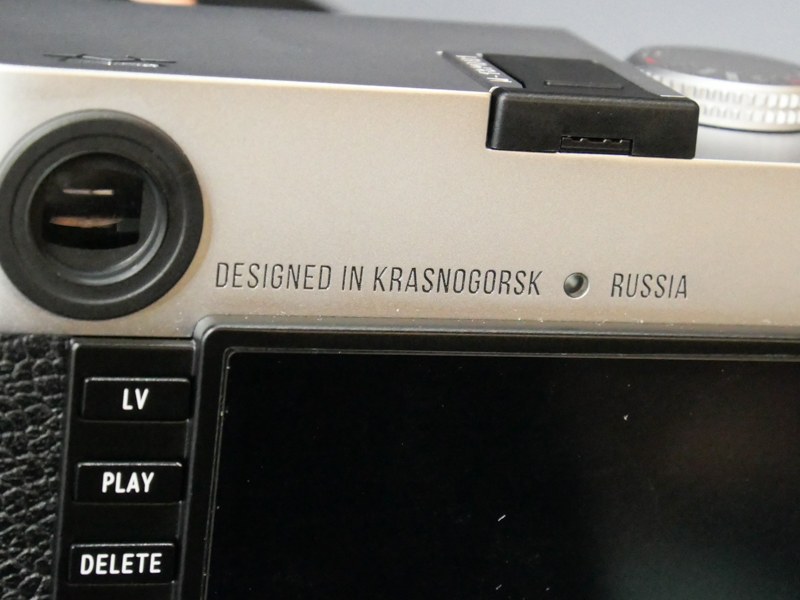 「デザインド・イン・クラスノゴールスク・ロシア」の刻印が誇らしい。