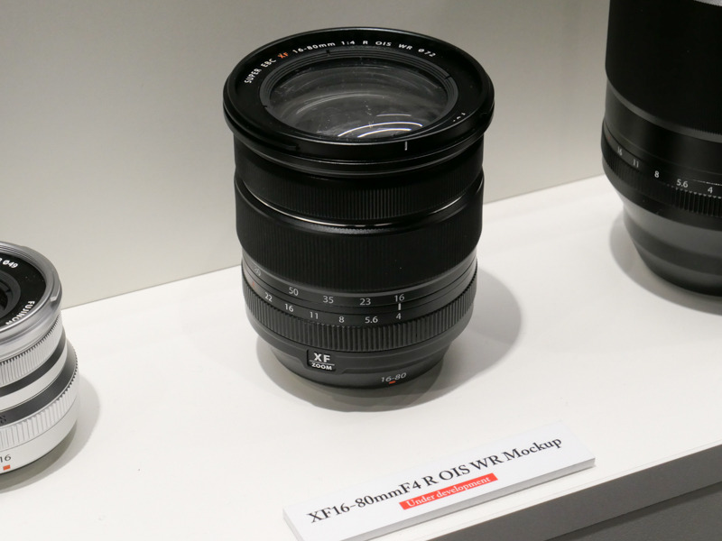 XF16-80mmF4 R OIS WR（モックアップ）。2019年登場予定