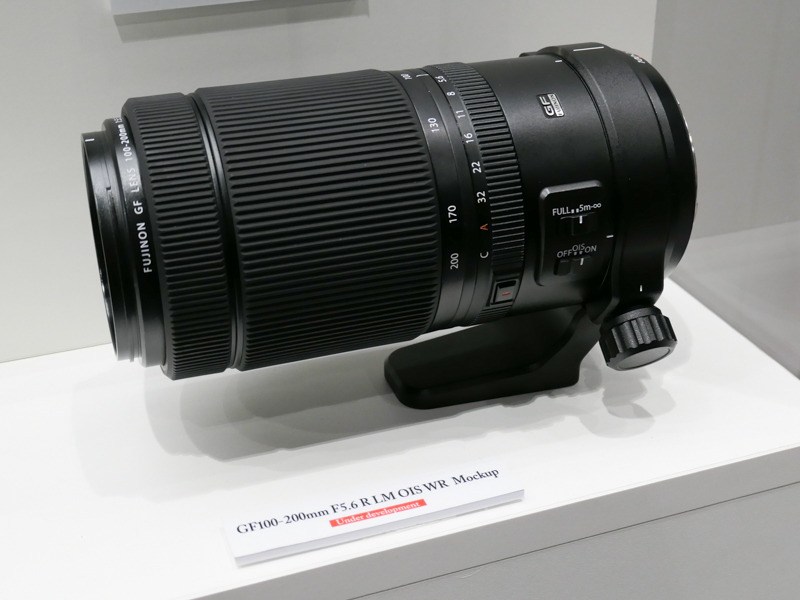 望遠ズーム「GF100-200mmF5.6 R LM OIS WR」。小型に仕上がる予定だという。