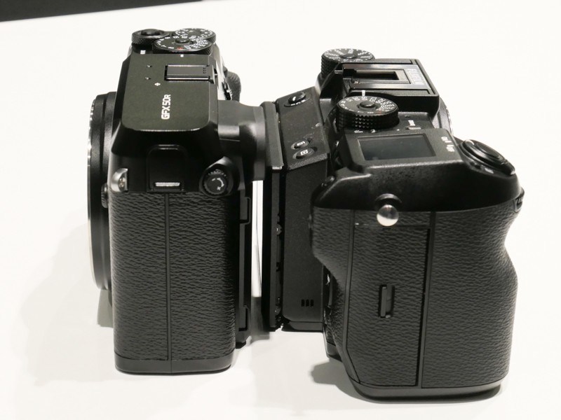 GFX 50SのEVFを外した状態が、ほぼGFX 50Rの高さ。