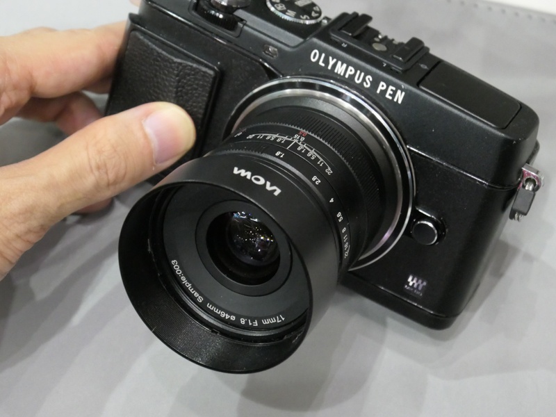 マイクロフォーサーズ用の「17mm f/1.8 MFT」。35mmに近い画角の軽量レンズ。