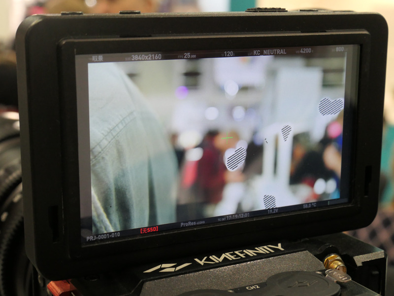 フォーカスを動かしたところ。画角変動を限りなく抑えたという。