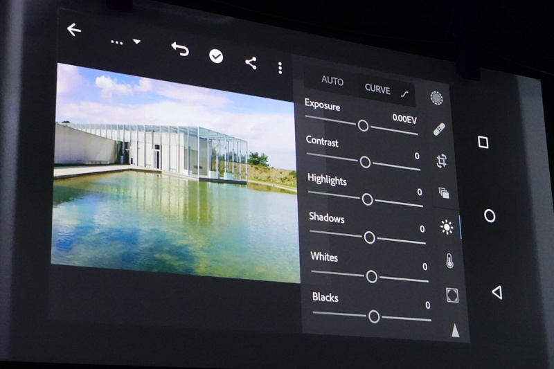 横位置表示でも作業可能。