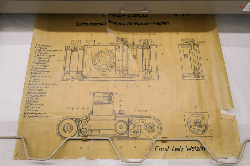 引き出しから登場したのは、ライカA型の機構図。「映画フィルム用スリットシャッターカメラ」と書いてある。