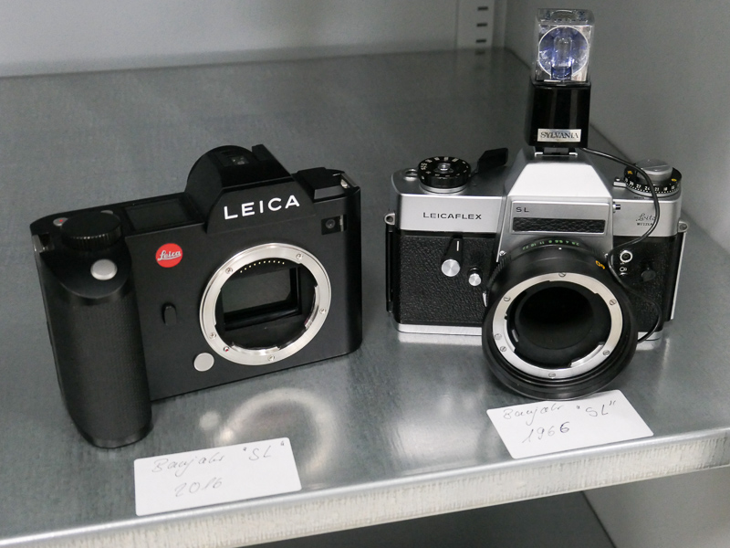 見学エリア内で見つけた遊び心。新旧SL。