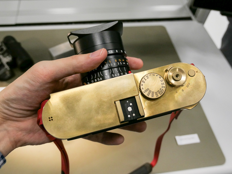 金属のニオイが手に残る。