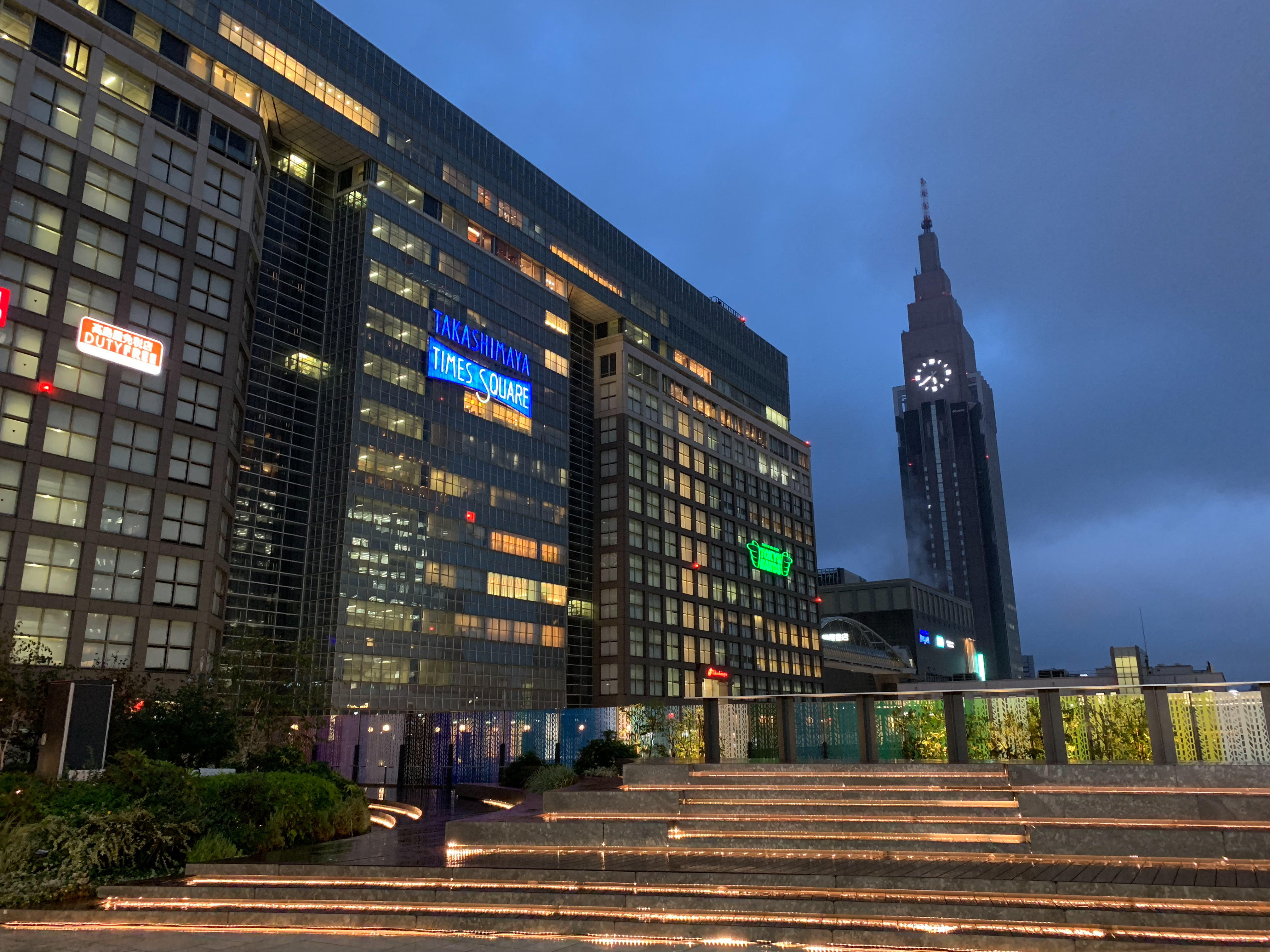 広角側<br>iPhone XS Max / 4.25mm（35mm判換算26mm相当） / ノーマルプログラム（1/25秒・F1.8・±0EV） / ISO 320