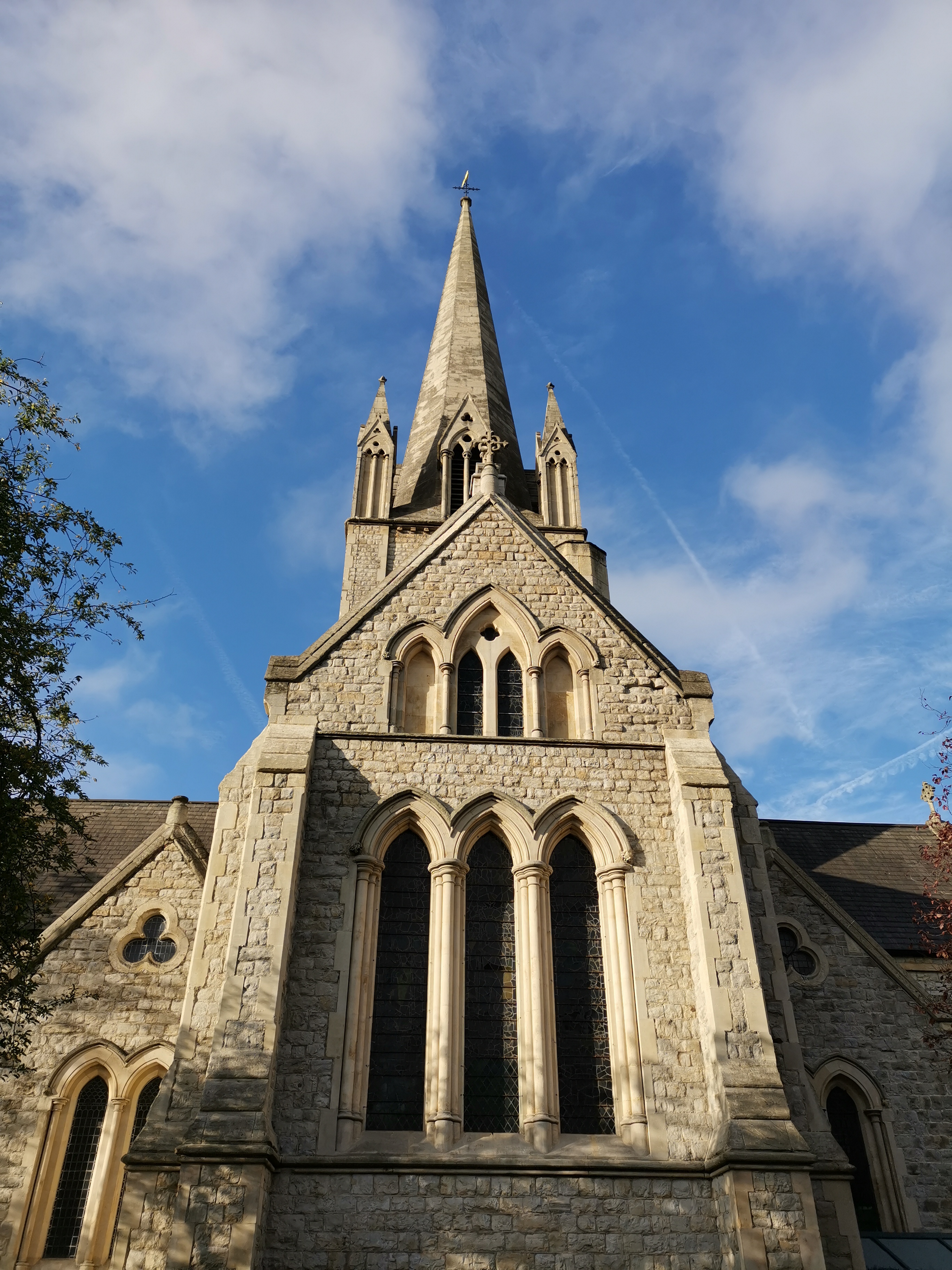 同じ場所から27mmで。細部まで緻密な描写