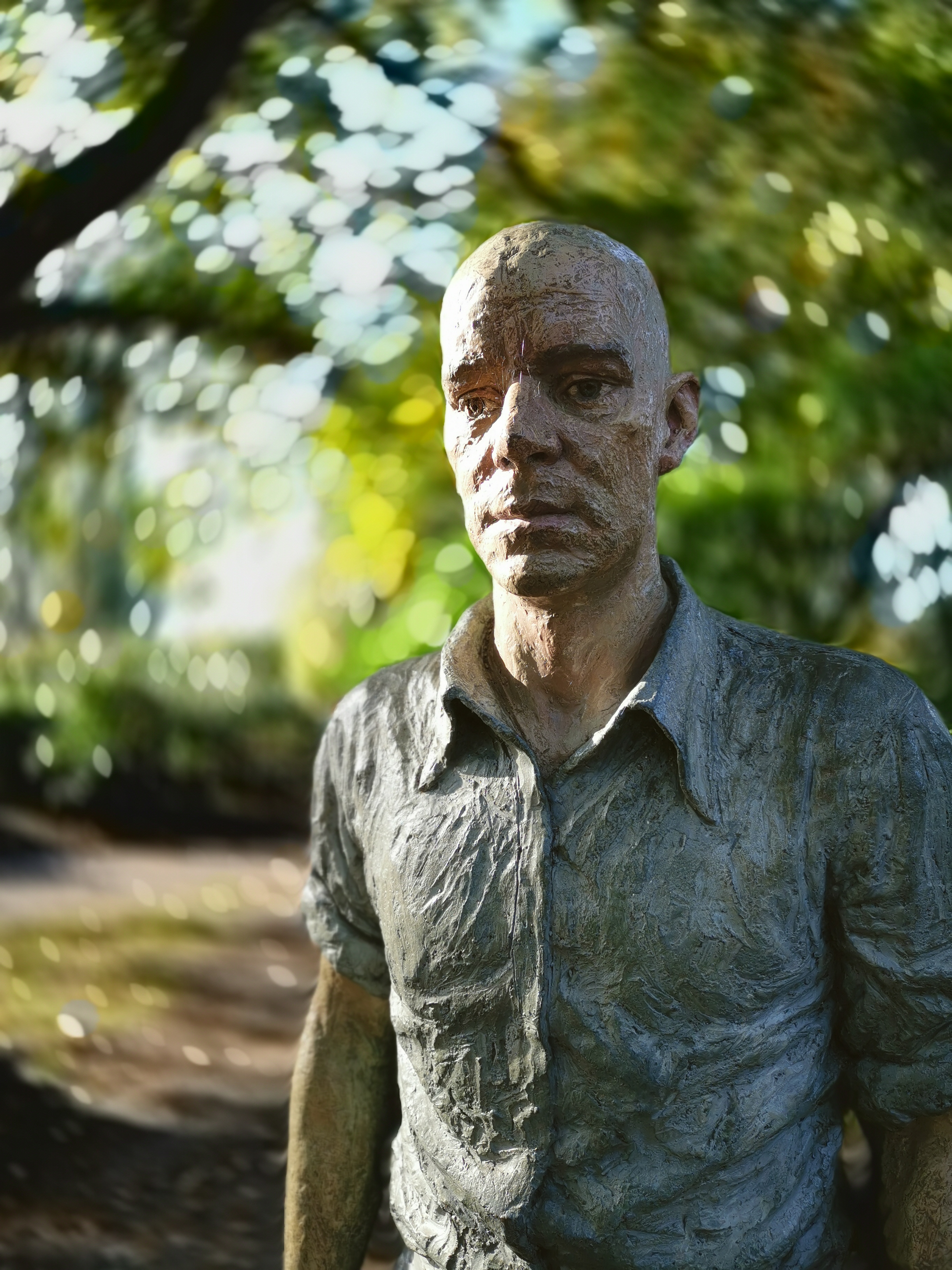 背景の点光源ボケを渦巻きにした。