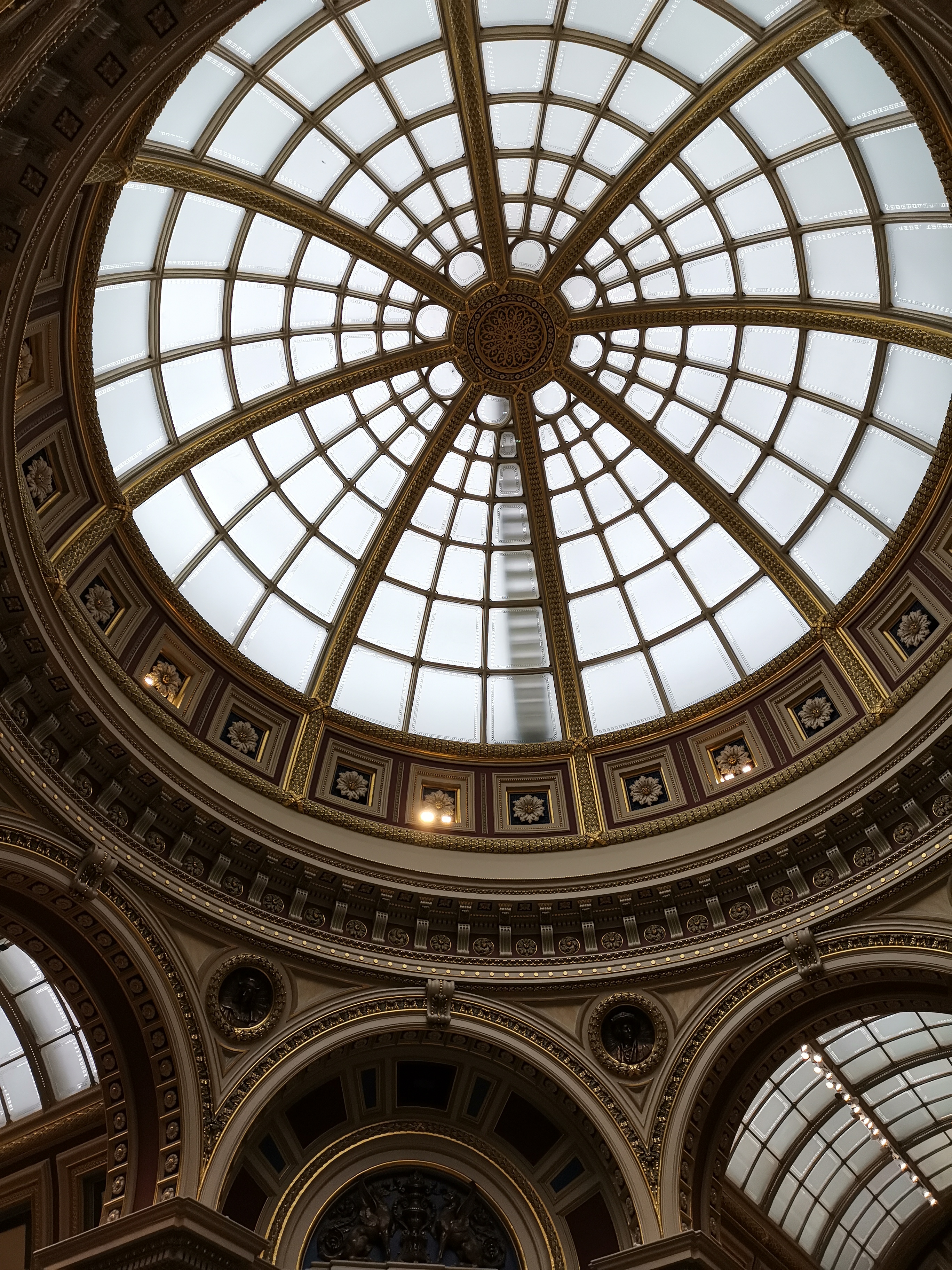 27mm相当で撮影。下の16mmと比べてこれだけ写る範囲が異なるので、さまざまなシーンで活躍できる。確かに、利便性という意味では大幅に向上している。