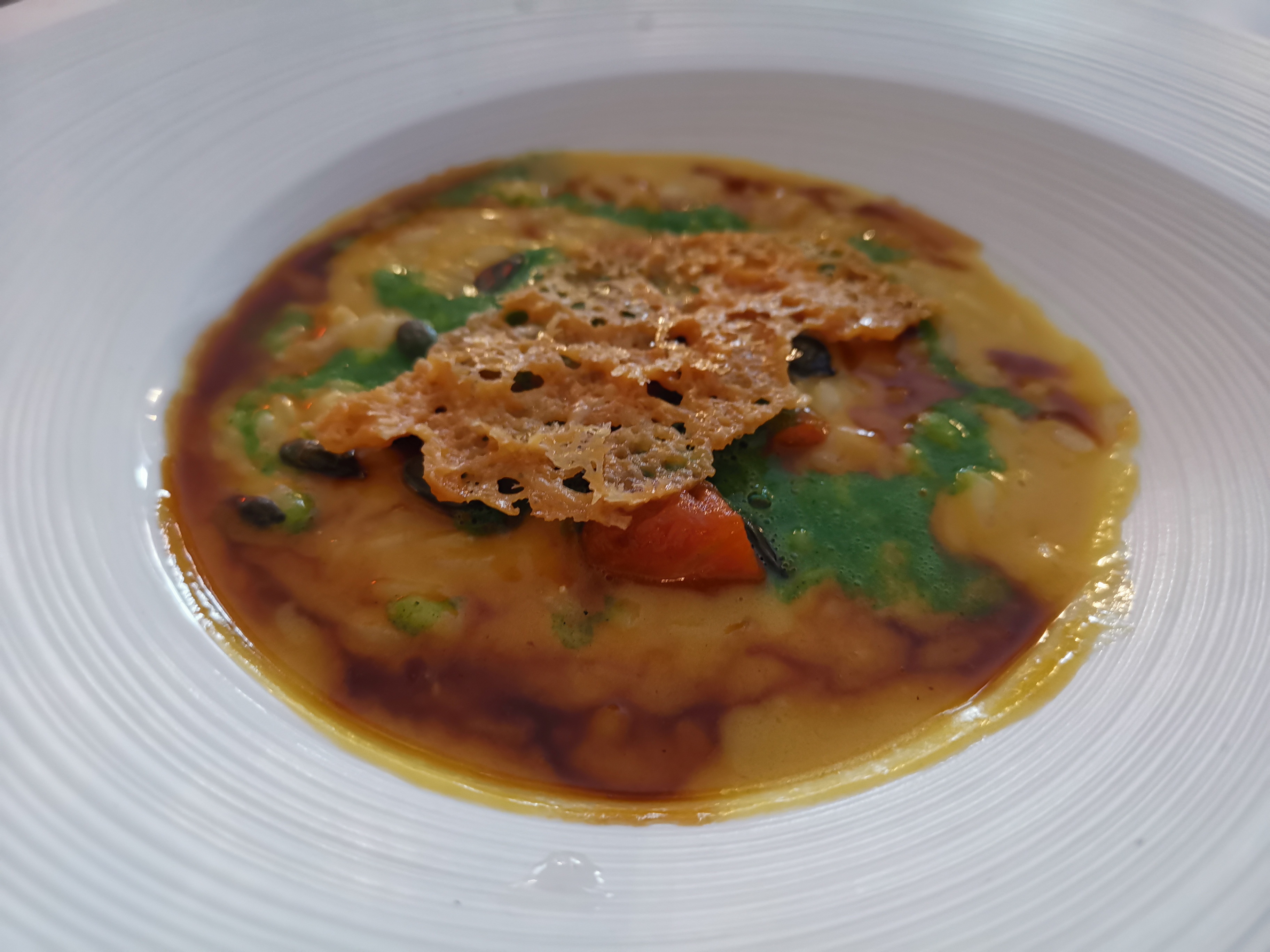 Mate 20 Pro / 27mm相当 / 1/33秒 / F1.8 / ±0EV / ISO400