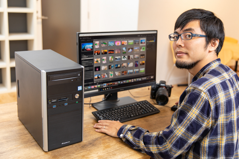 TSUKUMOの写真家向けスタンダードPCを監修した写真家の中原一雄さん。