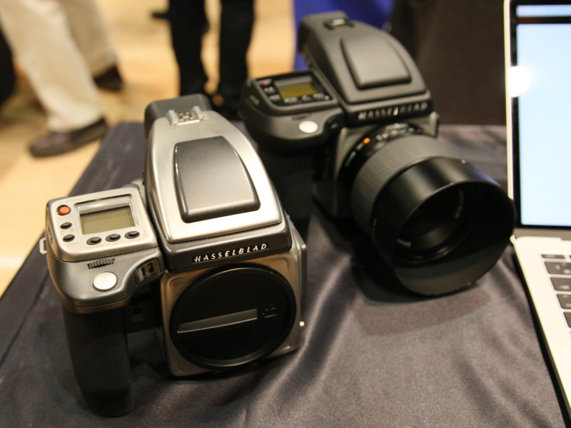 左がステンレス外装モデル