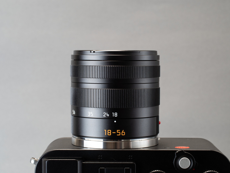 ズーミングによる全長変化は実測で約20mmくらい。