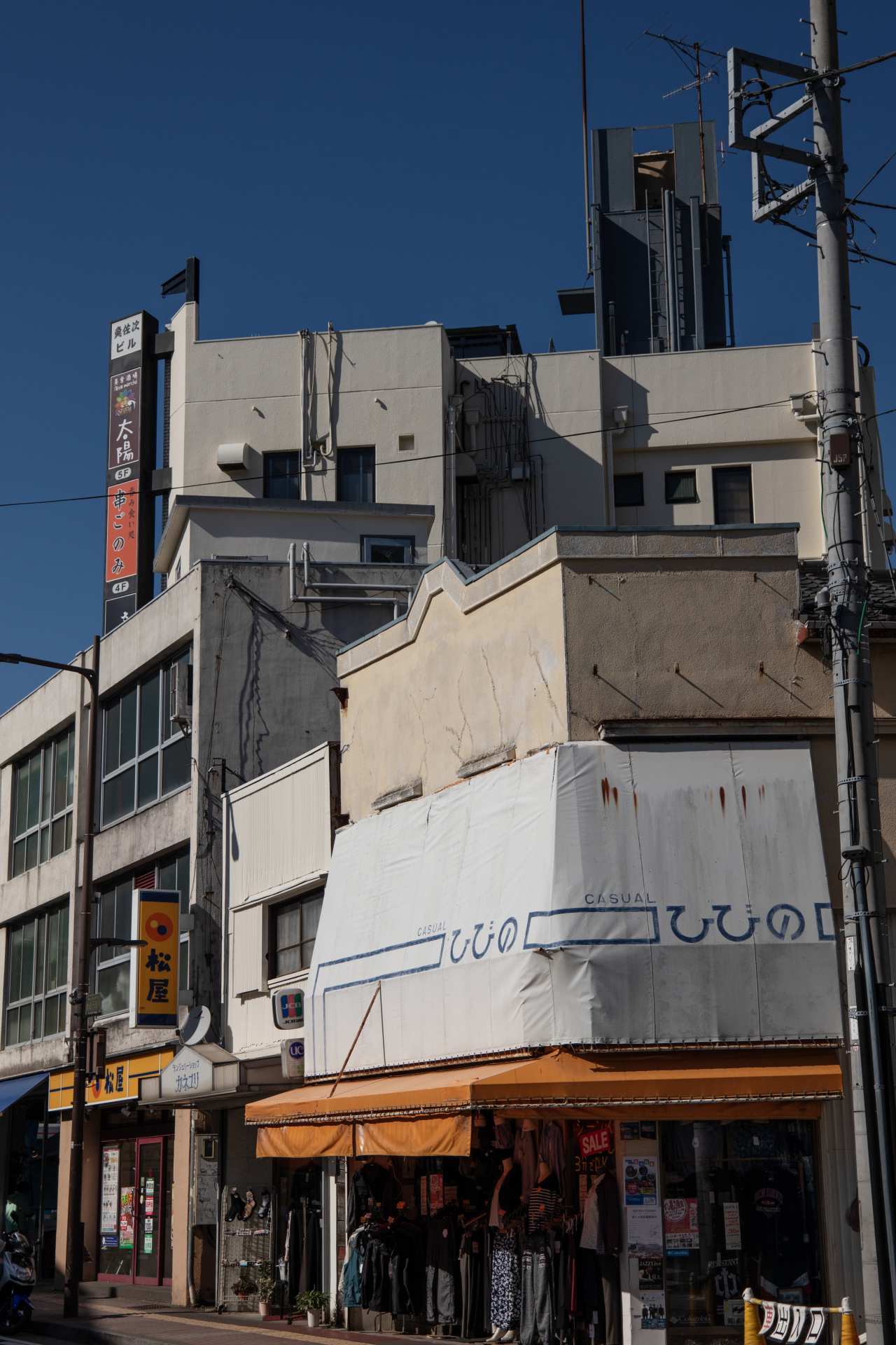 古びた壁などのテクスチャー再現は実に見事。ライカCL / ISO100 / F5.0 / 1/2,000秒 / WB:オート / 36mm